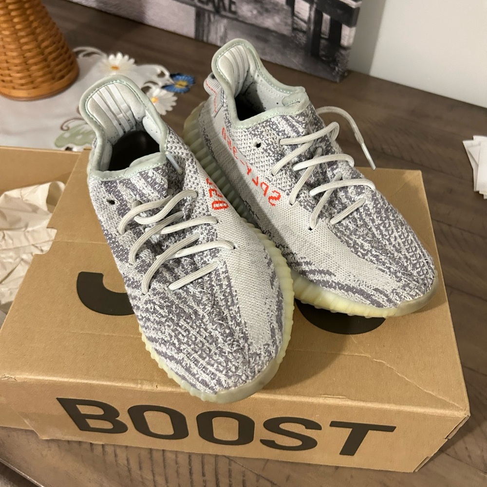 Men’s Yeezy Boost 350 V2 Gray Sneakers